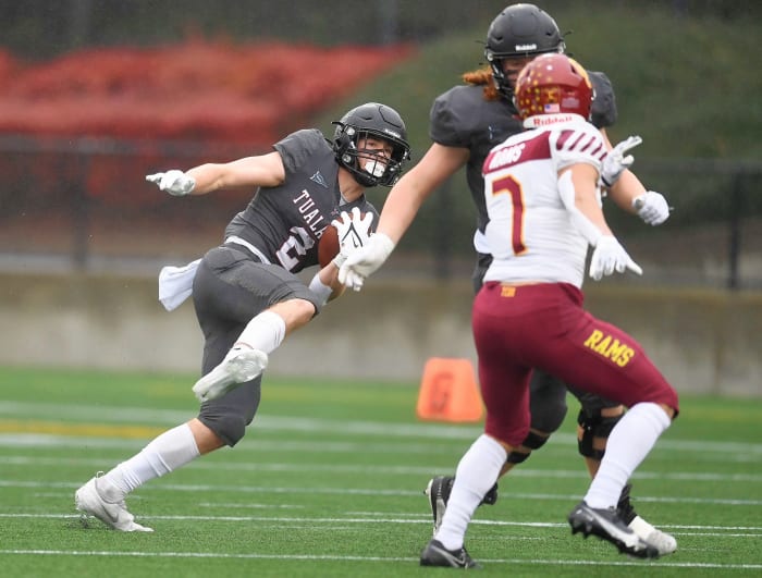 Tualatin.Central-Catholic.6A-football-final.Leon-Neuschwander.17